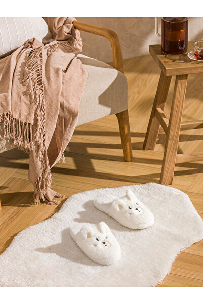 LC Waikiki نعال منزلية نسائية من القطيفة البيضاء