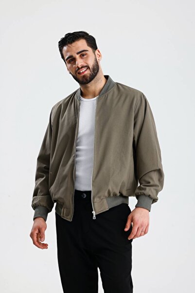 İLKCET MODA Εποχιακό μπουφάν με φερμουάρ με λαιμόκοψη σε χακί χρώμα