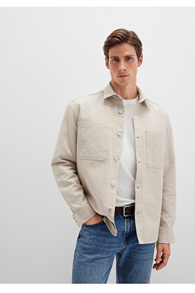 Mavi loose fit (rahat kesim) gömlek.