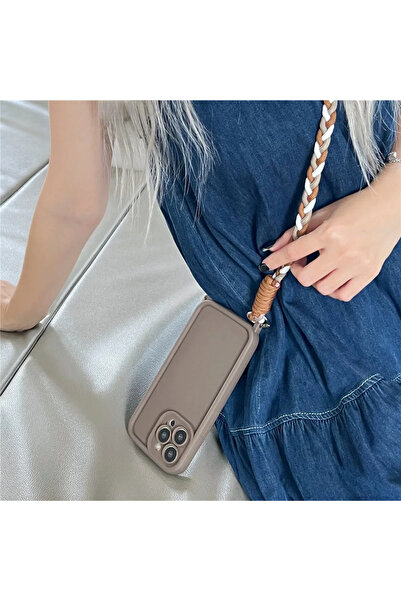 Choice حقيبة ناعمة من السيليكون السائل غير اللامع الفاخر باللون الكاكي مع حبل قابل للتعليق على الرقبة لهاتف iPhone 16