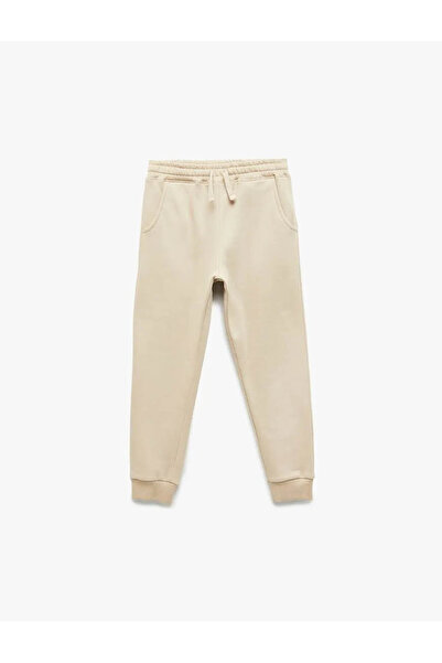 Koton Beigefarbene Jogginghose für Jungen mit Schnürung an der Taille 6Wkb400...