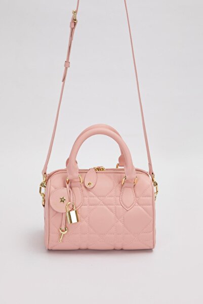 Levidor Pink Star Accessory Detailed Handbag