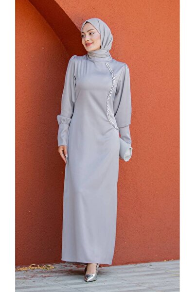 Hollyhocks Βραδινό φόρεμα μάξι από σατέν με πέτρες