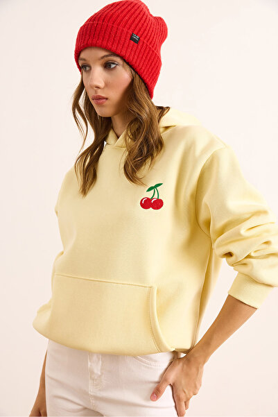 Olalook Kadın Sarı Kiraz Nakışlı Kapüşonlu Şardonlu Sweatshirt SWT-19000734