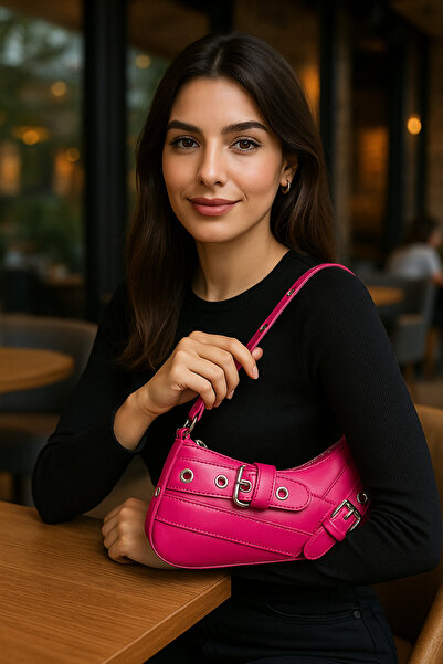 ESTUTE حقيبة كتف باجيت فاخرة مزينة بتفاصيل مطرزة