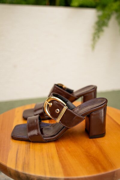 LamintaGlobal Most Bitter Brown Gold Buckle Detailed Slippers