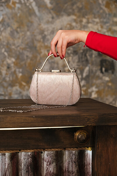 ROZA CANTA Γυναικεία βραδινή τσάντα φορέματος με χρυσή κυματιστή λαβή και λουράκι αλυσίδας