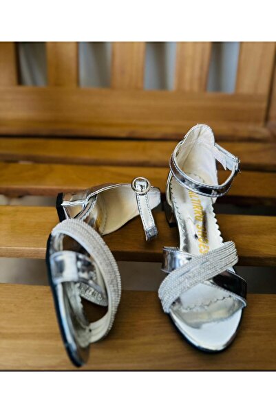 Gala önü çapraz çocuk topuklu ayk