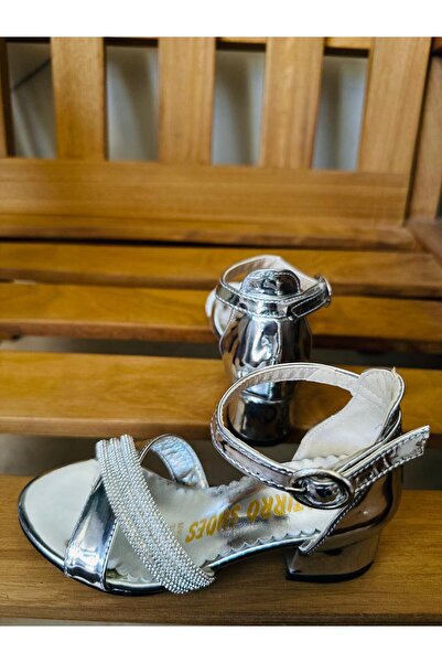 Gala önü çapraz çocuk topuklu ayk