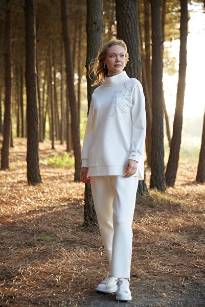 Moodbasic بدلة بياقة مستقيمة مع تفاصيل التطريز بالسلسلة