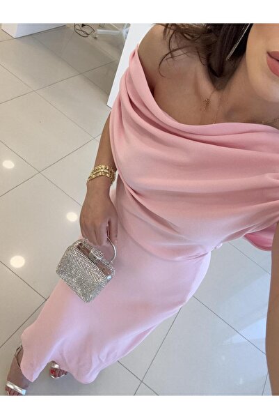 Şulenin Butiği OMUZLARI BÜZGÜLÜ DEGAJE YAKA ELBİSE PEMBE