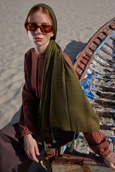 FENZA SCARF وشاح قطني طويل مزين بشراشيب خضراء من بريسي كينا