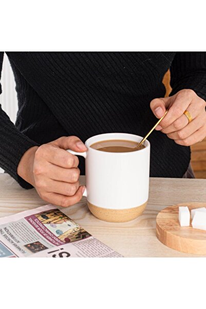 Bin Shihon a cup of tea