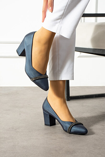 MERVESTORE حذاء نسائي بكعب كلاسيكي مزين بإبزيم