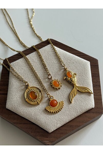 STOLIA Altın Kaplama Çelik Vintage Yuvarlak Madalyon Kolye – Turuncu Taşlı