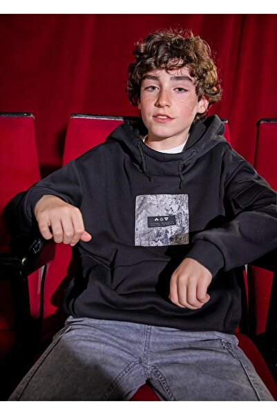 MAYORAL سويت شيرت مطبوع للأولاد من عمر 10 إلى 14 سنة باللون الأسود