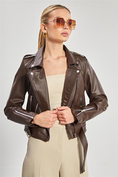 BARRELS AND OIL معطف نسائي من الجلد الصناعي بياقة مزدوجة - بني