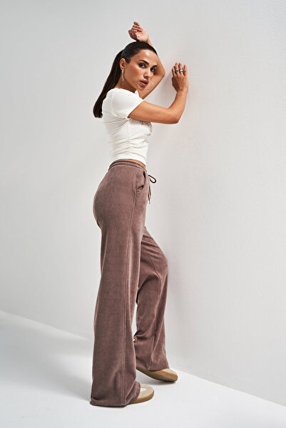 its basic Női pasztellbarna színű w5-82 vékony bordázott kötött, rugalmas bársony szövet nadrág