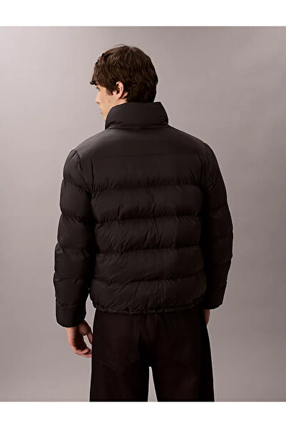 Calvin Klein Erkek Kapitone Tasarımlı CK Logo Baskılı Suya ve Rüzgara Dayanıklı Kapüşonlu Siyah Ceket LV04RD528G-