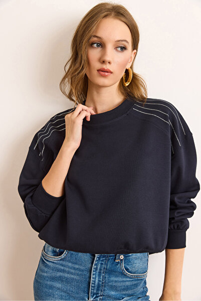 Olalook Kadın Lacivert Omuzu Taş Detaylı Şardonsuz Kalın Sweatshirt SWT-19000736