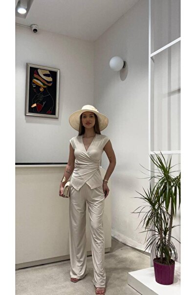 modadagiyim Μπλούζα με λαιμόκοψη σε σχήμα V και παντελόνι από ύφασμα σαντιάγο με ελαστική μέση, σετ 2 τεμαχίων