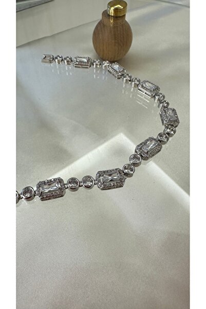 ela jewelry سوار فضي اللون مرصع بالباجيت اللامع والأحجار المستديرة