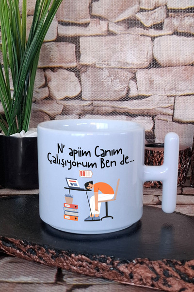 giftkonsept كوب قهوة لاتيه مطبوع عليه عبارة 'أنا أعمل في مكان العمل' هدية مرح...