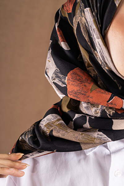 Akel Decode Scarf Floral Pattern