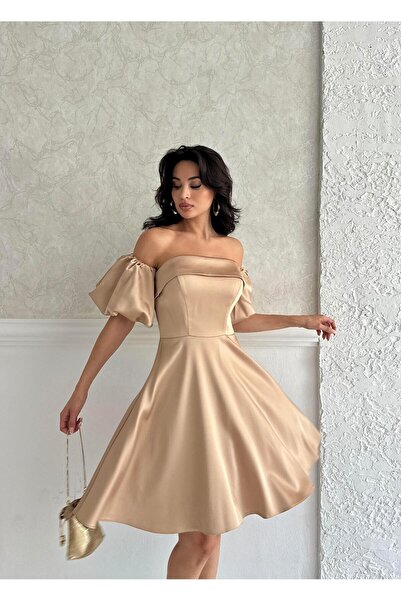 Serica Moda Μίνι σατέν βραδινό φόρεμα με λεπτομέρεια με μπεζ μανίκια από μπαλόνι