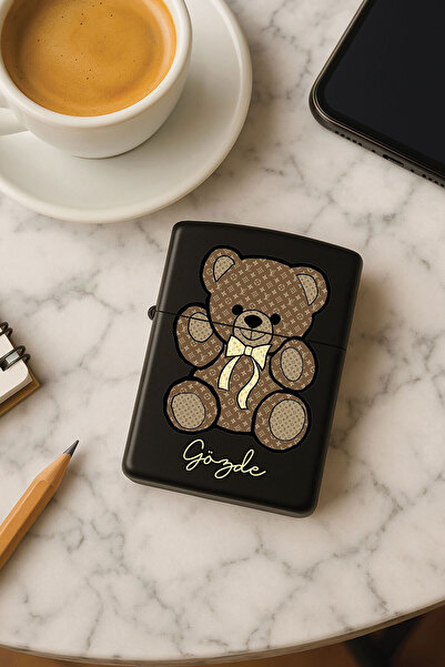Cekuonline Kişiye Özel İsim Yazılı Fontlu Baskılı Benzinli Çakmak Özel Tasarım Hediyelik Teddy Moda
