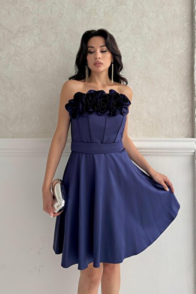 Serica Moda Mornarsko plava mini satenska večernja haljina bez naramenica