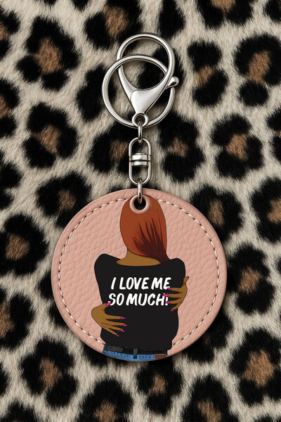 Cekuonline سلسلة مفاتيح جلدية قابلة للتجميع مع نقش مطبوع بتصميم مرح، لون وردي فاتح مع خطاف: الكثير جدًا