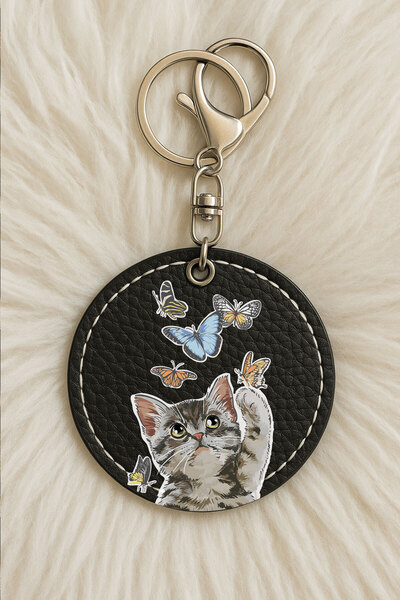 Cekuonline سلسلة مفاتيح جلدية للجنسين للرجال/النساء مطبوعة بطباعة مرحة باللون الأسود مع خطاف: لعبة القطط