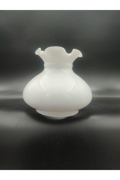 KUĞULU AVİZE CAMI.ALAATTİN MODEL.SÜT BEYAZ PARLAK RENKTE.(Alt yuva çapı:11.00 cm-h:14.00 cm)