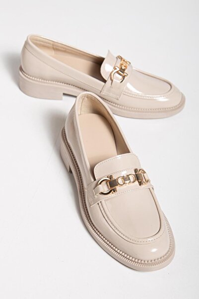 derim shoes Bej Kadın Rugan Suni Deri Loafer Ayakkabı – Zincir Detaylı