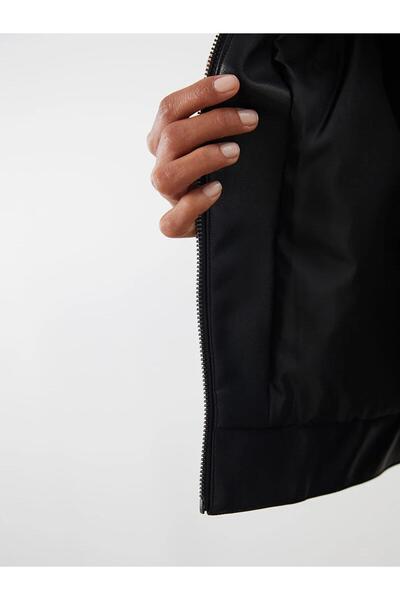 LC Waikiki Γυναικείο δερμάτινο μπουφάν LCWAIKIKI Classic Crew Neck (W5)