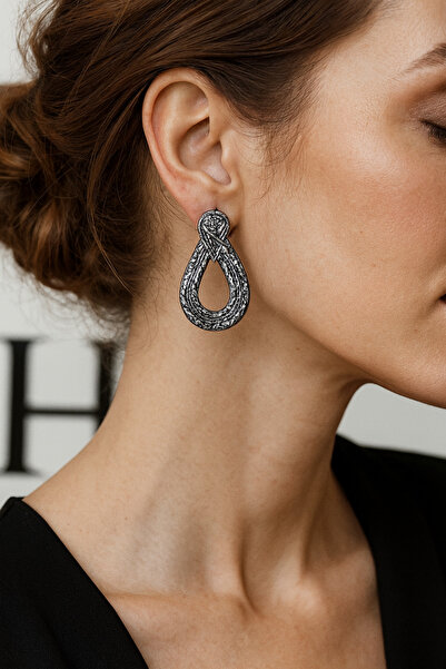 Lu Atelier Maréna – Navy Blue & Silver Textured Handmade Earrings