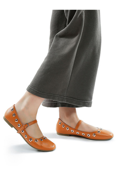 london Rag راقصة باليه نسائية مزينة بالزهور ومزينة بأشرطة باللون البني