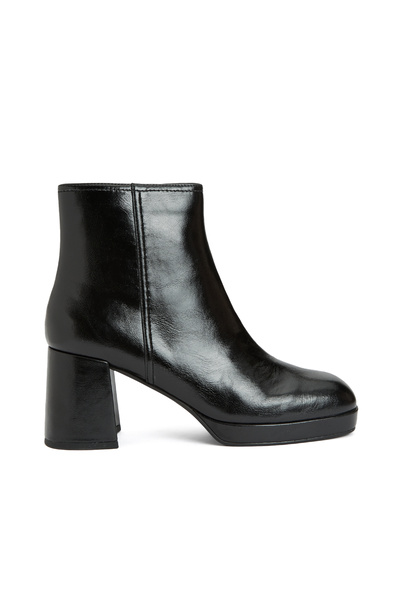 Dıvarese Siyah Kadın Desenli Bot