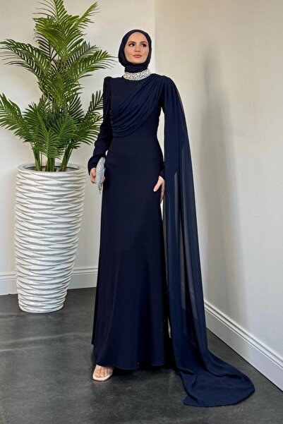 Şulemoda Giyim فستان سهرة أولارا مع عباءة جانبية باللون الأزرق الداكن