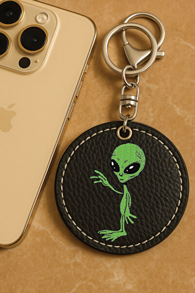 Cekuonline سلسلة مفاتيح معدنية مطبوعة بنمط جلد صناعي من الدرجة الأولى مقاس 6×6 سم باللون الأسود - آيلين