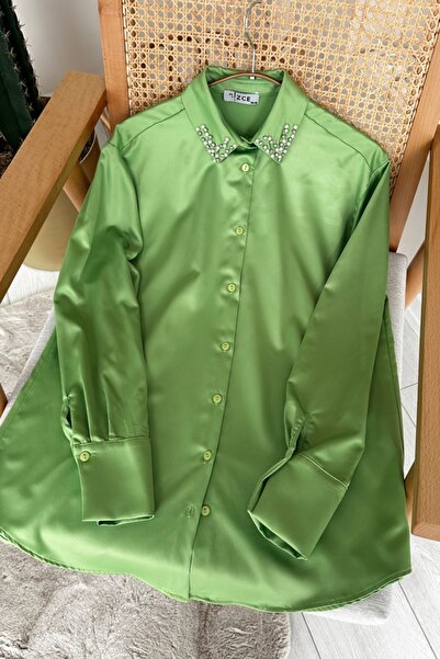 Kombinazon Πράσινο σατέν τουνίκ Arima με πέτρες στο λαιμό