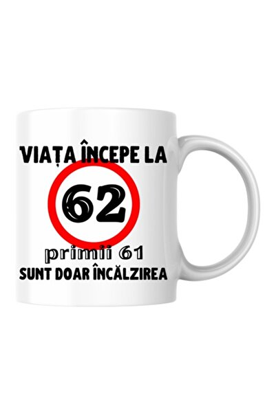 T&M Personalizare Cană personalizată - Viața începe la 62 de ani, albă, 330 ml