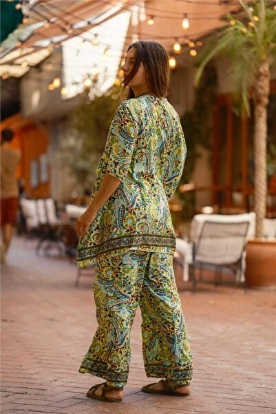 Miss Boheme Green Color Floral Pattern Silk Pants Crop Kimono Set