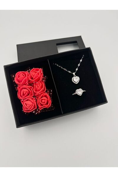 Sepetten Eve Güllü Şık Hediye Kutusunda Gümüş Beyaz Kalpli Kolye Yüzük Seti 14 Şubat Sevgililer Günü Hediyesi 01