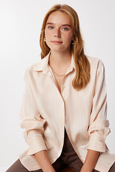 Lovelyİstanbul Çizgili Parıltılı Saten Yüzeyli Gömlek LFZ0013 PUDRA