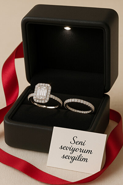 Laboratuvar Pırlantası Lp Işıklı kutuda baget ve tamtur yüzük