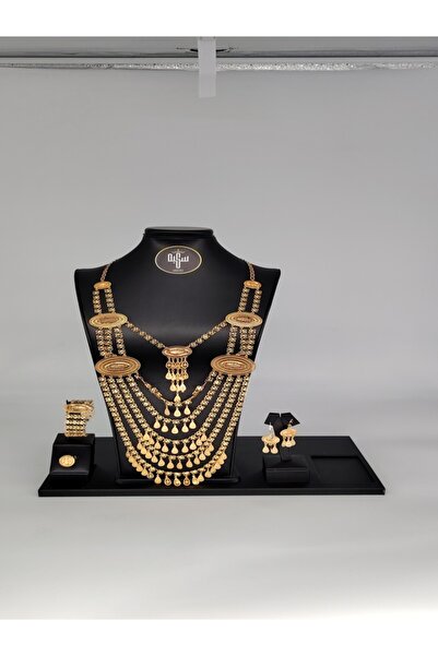 GENERIC4 Large 21 karat gold alternative royal set consisting of 4 pieces