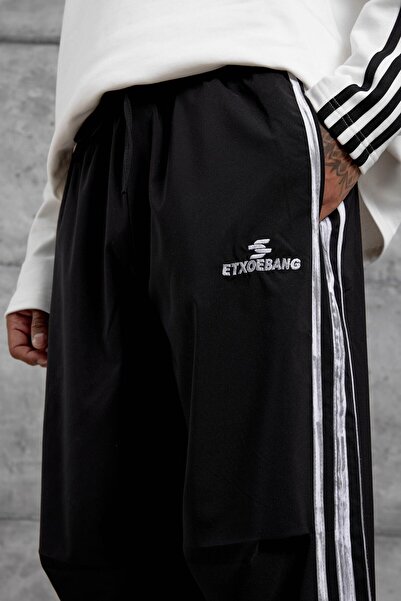 NOMARC Μαύρη φαρδιά αθλητική φόρμα από ύφασμα αλεξίπτωτου με γράμματα Etxoebang