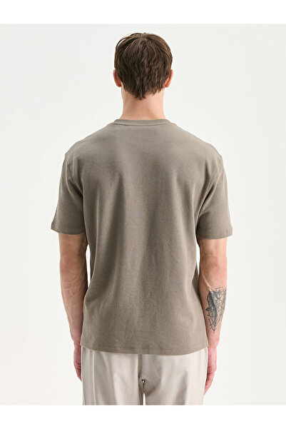 LC Waikiki Λαμπερές επιλογές από το Shining Store | Ανδρικό μπλουζάκι με λαιμόκοψη